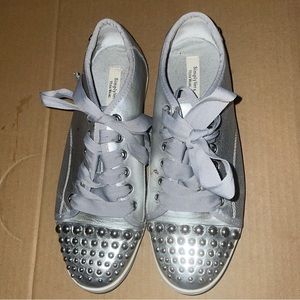 Simply Vera Wang  Silver Shining Metallic Sneaker 8 Wedding Reception Dancing